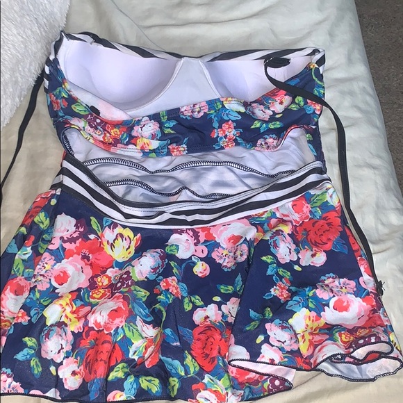 bathing suit - Picture 2 of 4